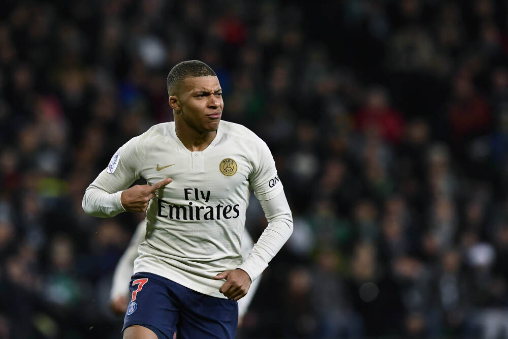 金价创历史新高 逼近5190美元